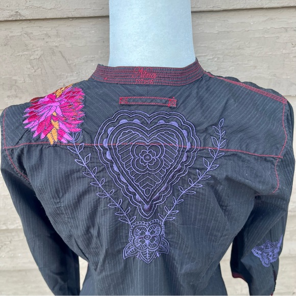 Johnny Was 3J Workshop embroidered top! - Picture 6 of 9